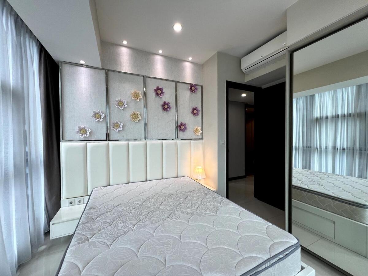 Luxury 3 Bed Casa Grande Mall Kota Kasablanka By Travelibu *